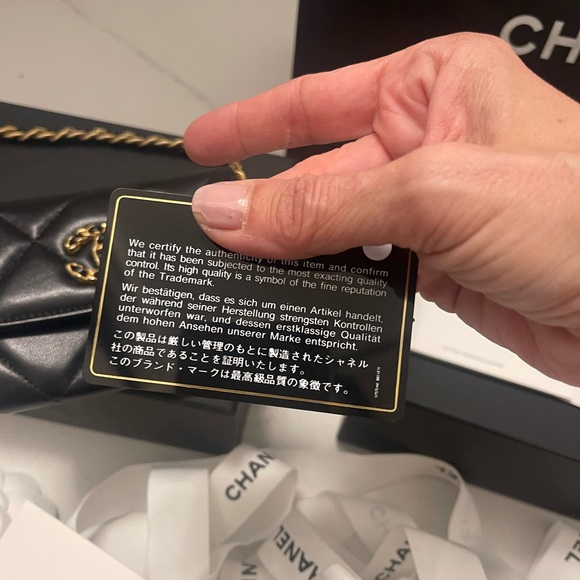 Chanel 19 . Mini flap wallet on chain. - Picture 10 of 15